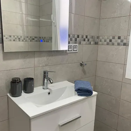 Casa Reformada En El Casco Viejo De * Baiona
