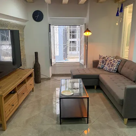 Casa Reformada En El Casco Viejo De Tatil Evi Baiona