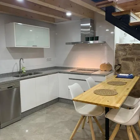 Casa Reformada En El Casco Viejo De Baiona