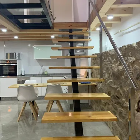Casa Reformada En El Casco Viejo De